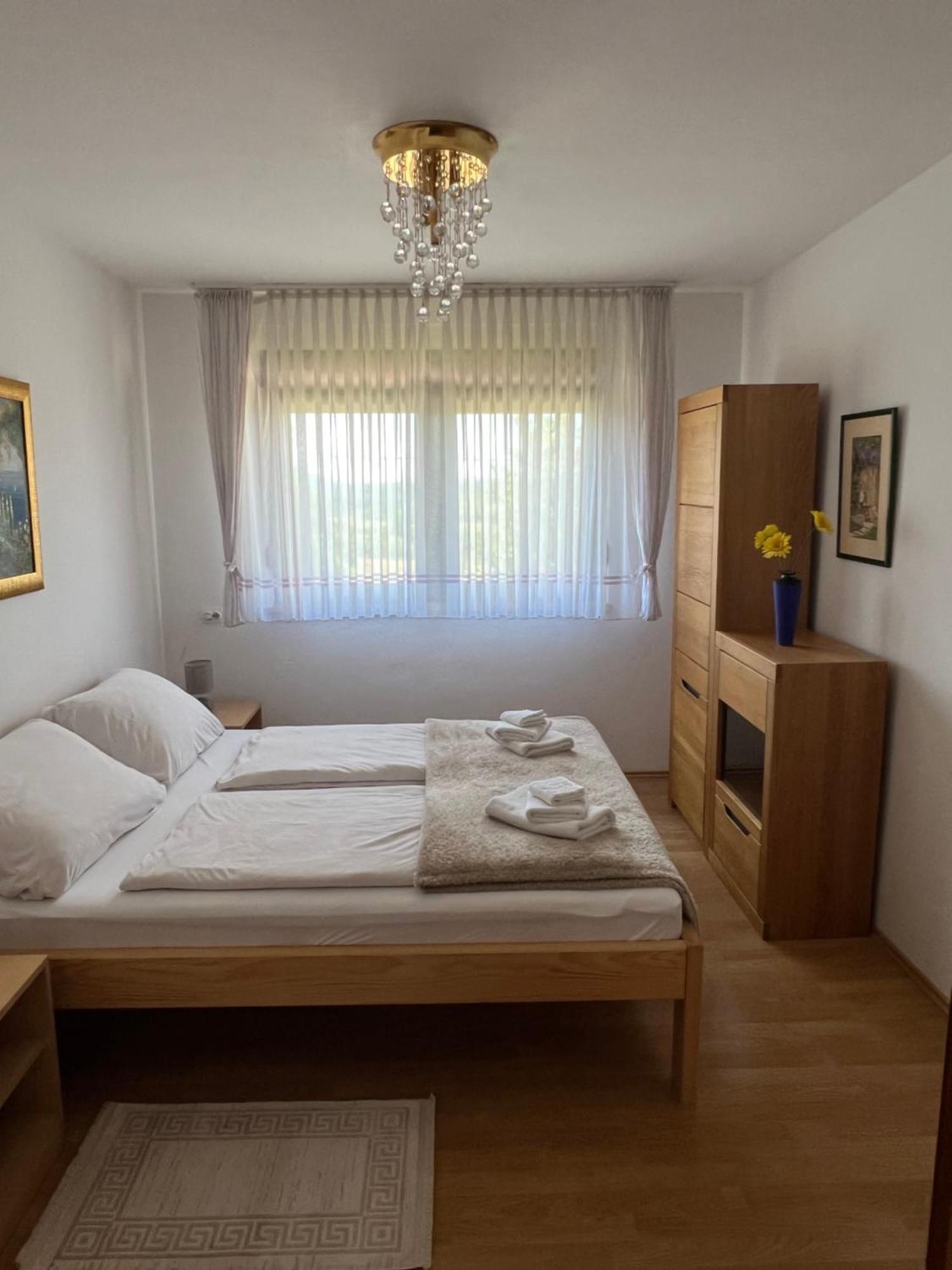 Anamarija Apartments Self Check In, Check Out Licko Petrovo Selo 外观 照片